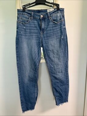 Women's Blue Mid-Rise Cropped Straight Jeans